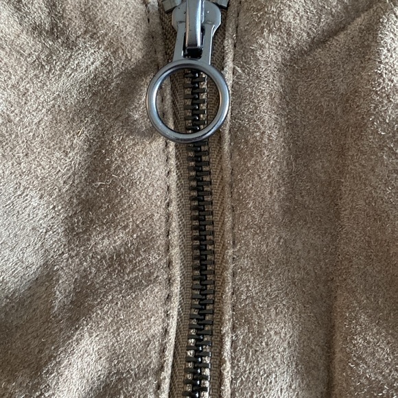 NEW Suede Mini Skirt BLANKNYC tan back zip lined Size 30
Ch - Picture 7 of 9